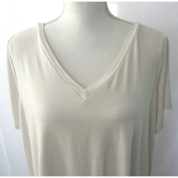 Cupio Women's Plus White Short Sleeve Stretch V-neck Tee Shirt Size 1X - Picture 2 of 9